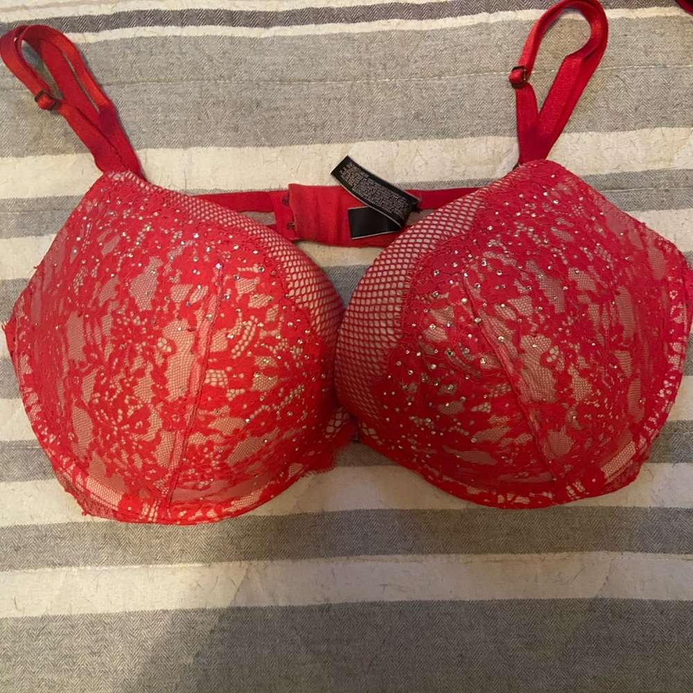 Victoria secret very sexy Bra. 38DD
